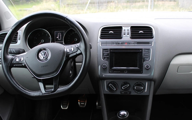 Volkswagen Polo cena 25800 przebieg: 67606, rok produkcji 2015 z Zagórów małe 67